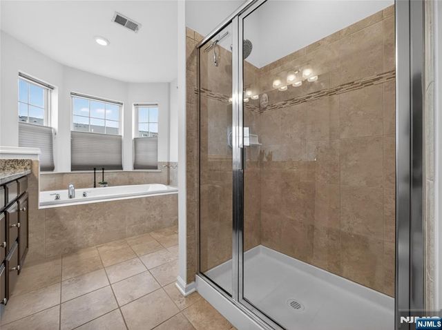 8 Veterans Drive, Wood Ridge, NJ 07075