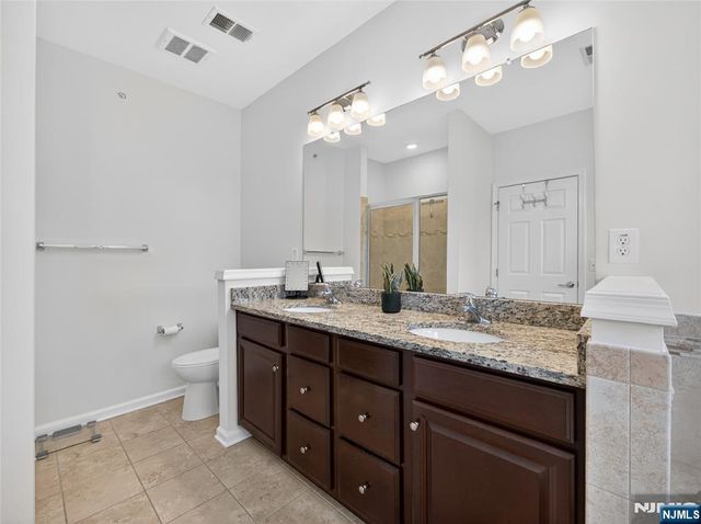 8 Veterans Drive, Wood Ridge, NJ 07075