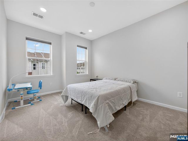 8 Veterans Drive, Wood Ridge, NJ 07075