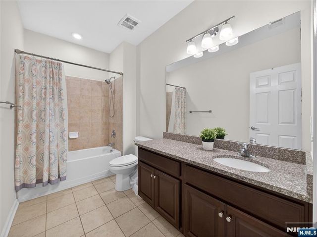 8 Veterans Drive, Wood Ridge, NJ 07075