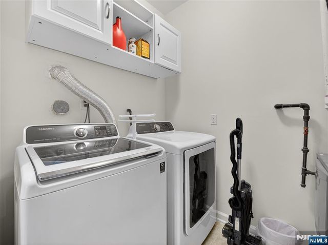 8 Veterans Drive, Wood Ridge, NJ 07075