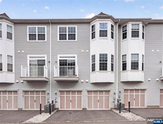 8 Veterans Drive, Wood Ridge, NJ 07075