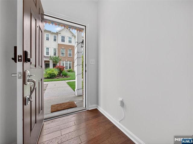 8 Veterans Drive, Wood Ridge, NJ 07075