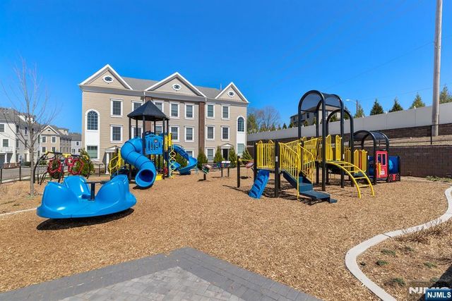 8 Veterans Drive, Wood Ridge, NJ 07075