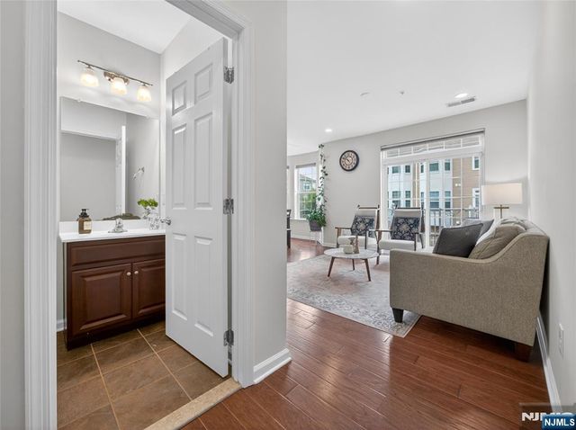 8 Veterans Drive, Wood Ridge, NJ 07075