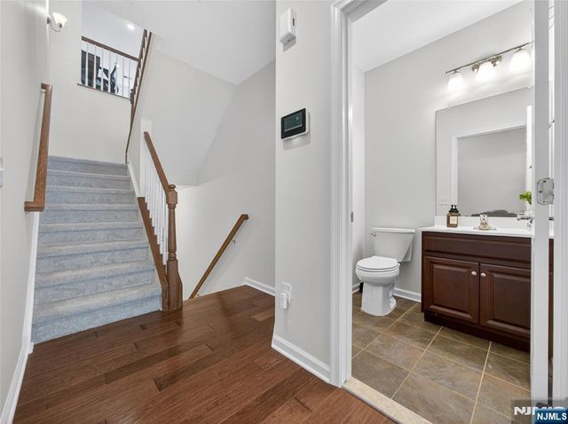 8 Veterans Drive, Wood Ridge, NJ 07075