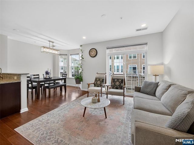 8 Veterans Drive, Wood Ridge, NJ 07075