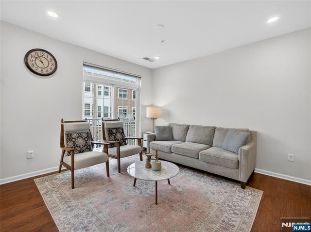 8 Veterans Drive, Wood Ridge, NJ 07075