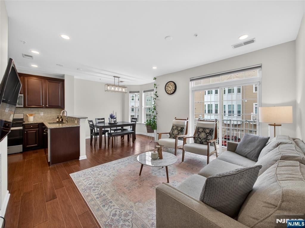 8 Veterans Drive, Wood Ridge, NJ 07075