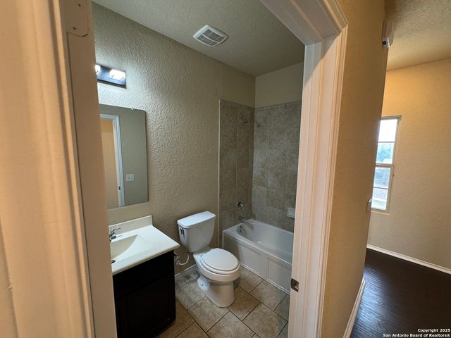 831 Lee Trevino, San Antonio, TX 78221