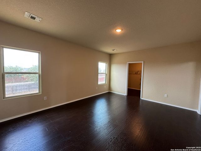 831 Lee Trevino, San Antonio, TX 78221