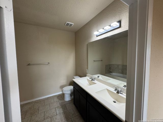 831 Lee Trevino, San Antonio, TX 78221