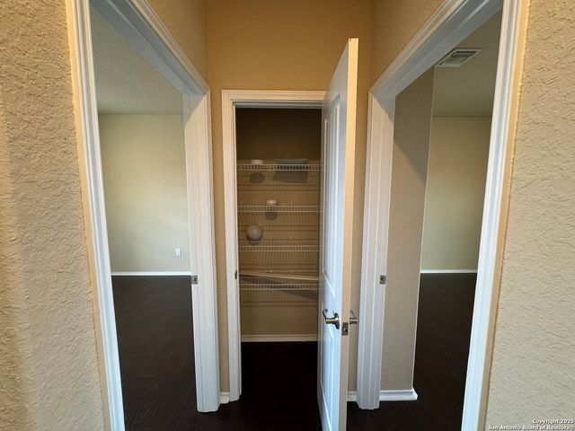 831 Lee Trevino, San Antonio, TX 78221