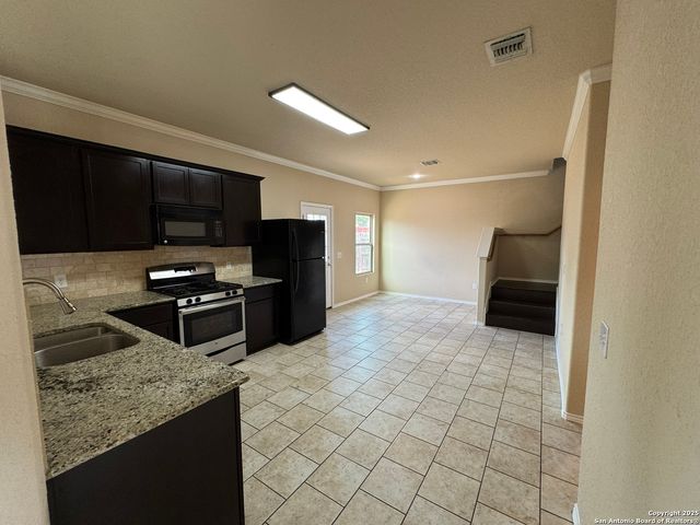 831 Lee Trevino, San Antonio, TX 78221
