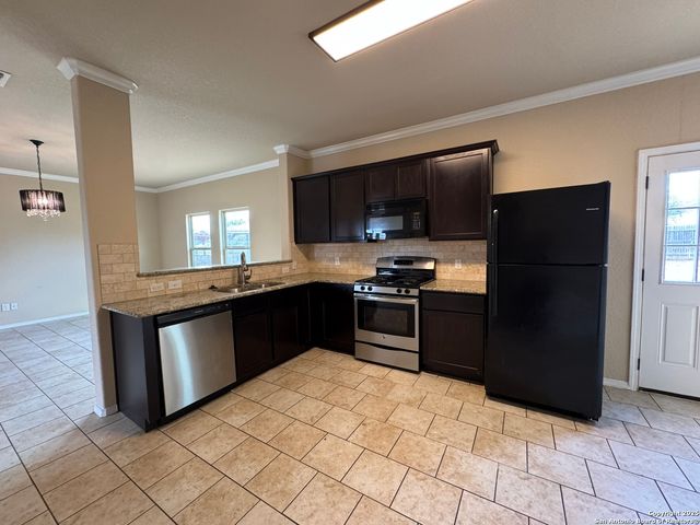 831 Lee Trevino, San Antonio, TX 78221