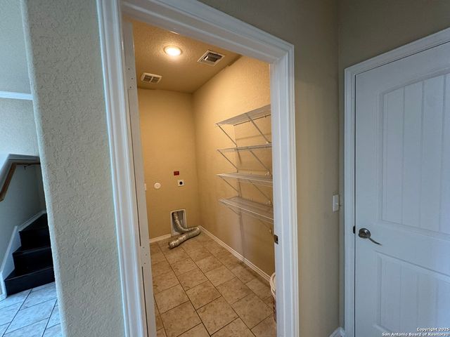 831 Lee Trevino, San Antonio, TX 78221
