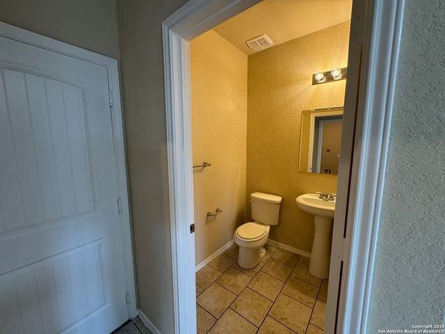 831 Lee Trevino, San Antonio, TX 78221