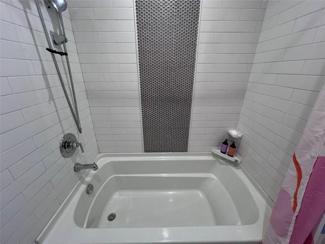 2100 Commonwealth Street L, Houston, TX 77006