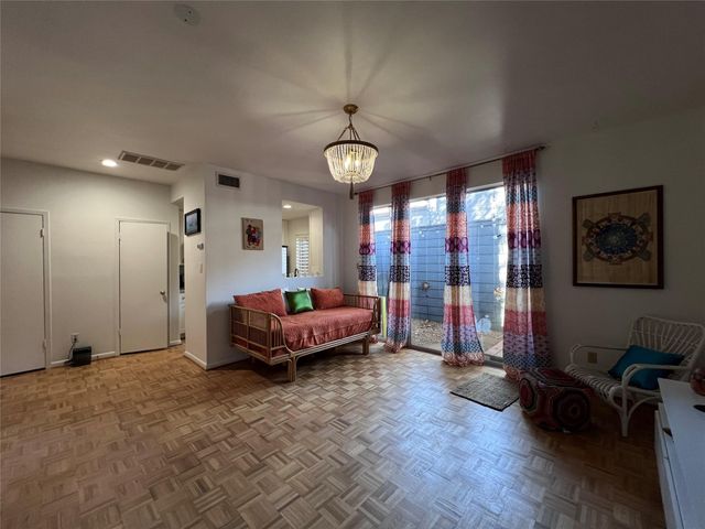 2100 Commonwealth Street L, Houston, TX 77006