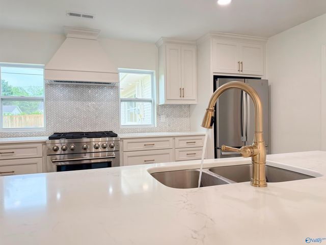 1820 Stratford Road, Decatur, AL 35601
