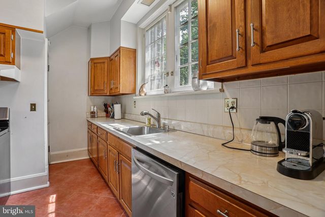 3 BELMONT CIR, Trenton, NJ 08618
