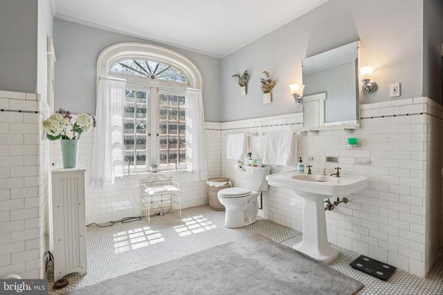 3 BELMONT CIR, Trenton, NJ 08618