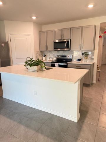 6009 WANDERING WILLOW DR, Wesley Chapel, FL 33545