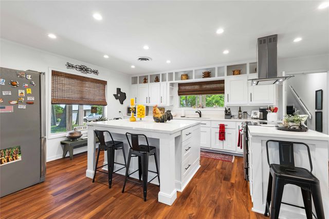 218 Rainbow Drive, Woodway, TX 76712
