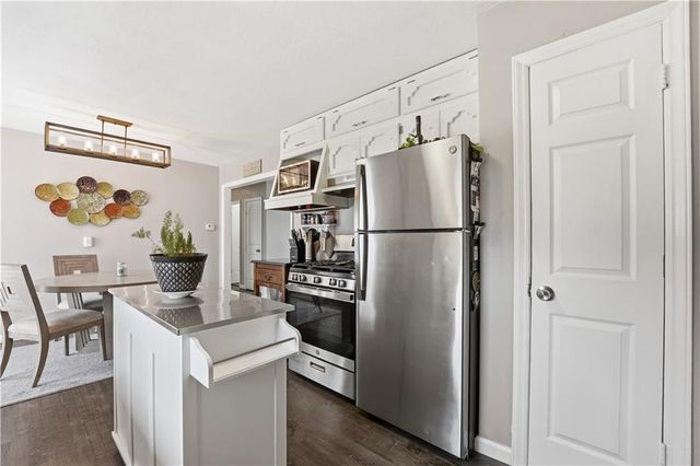 702 SW 17th Street, Blue Springs, MO 64015