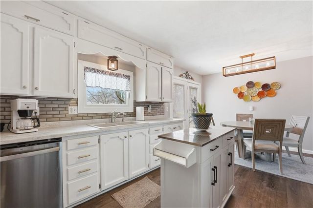 702 SW 17th Street, Blue Springs, MO 64015