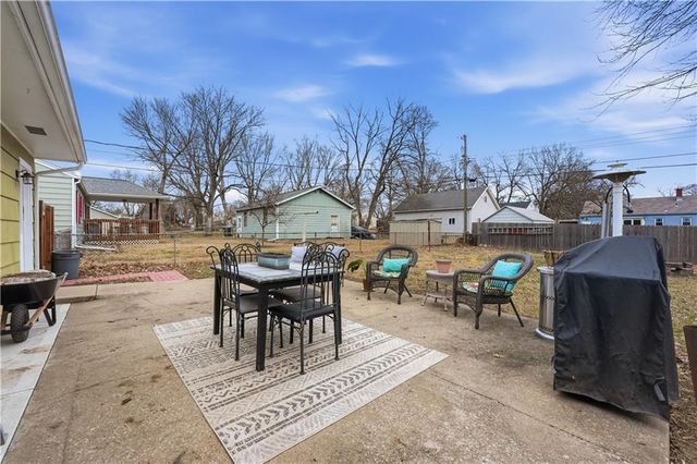 702 SW 17th Street, Blue Springs, MO 64015