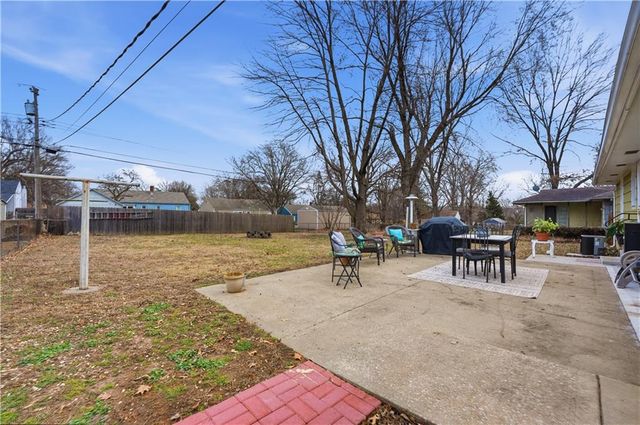 702 SW 17th Street, Blue Springs, MO 64015