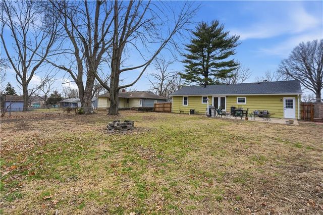 702 SW 17th Street, Blue Springs, MO 64015