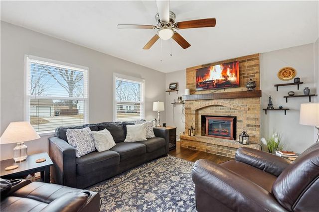 702 SW 17th Street, Blue Springs, MO 64015