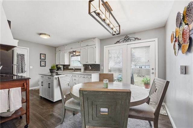 702 SW 17th Street, Blue Springs, MO 64015