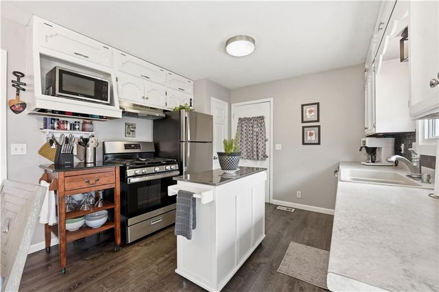 702 SW 17th Street, Blue Springs, MO 64015