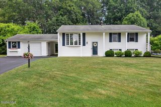 33 Comely Lane, Colonie, NY 12110
