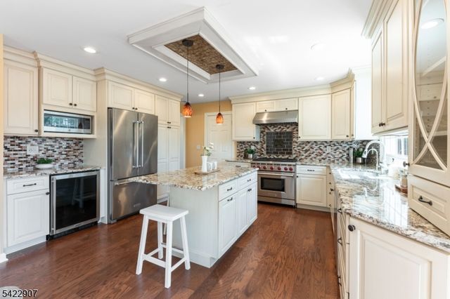 19 Breton Dr, Montville Twp., NJ 07058