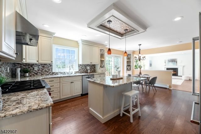 19 Breton Dr, Montville Twp., NJ 07058