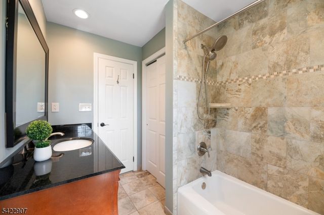 19 Breton Dr, Montville Twp., NJ 07058