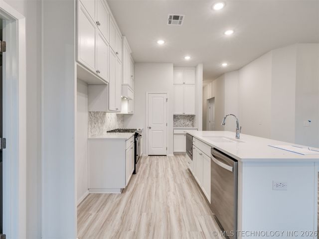 3401 E 153rd Street S, Bixby, OK 74008