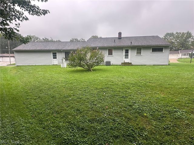 3260 S Wendover Circle, Youngstown, OH 44511