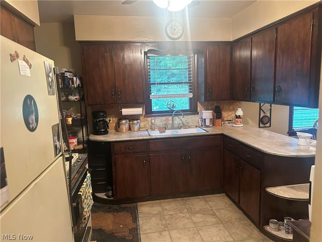 3260 S Wendover Circle, Youngstown, OH 44511