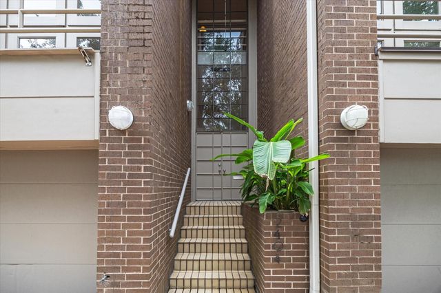 2404 Yupon Street, Houston, TX 77006