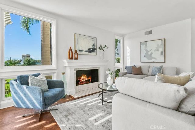 19 Harbor Pointe, Corona Del Mar, CA 92625