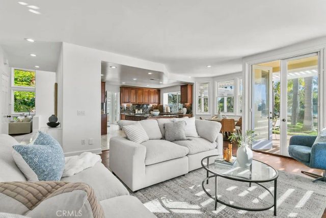 19 Harbor Pointe, Corona Del Mar, CA 92625