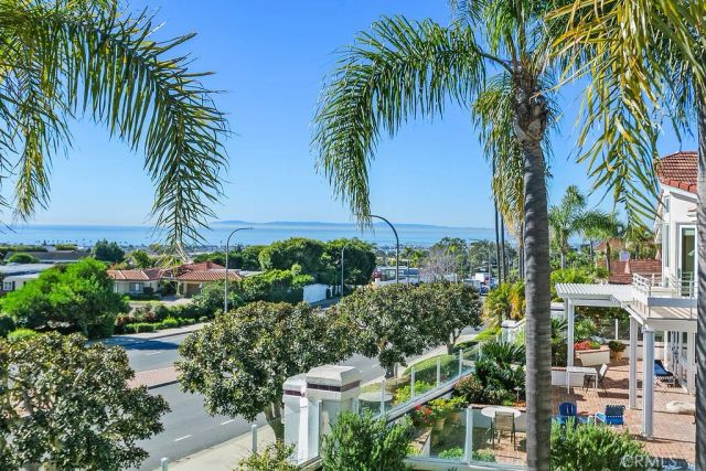 19 Harbor Pointe, Corona Del Mar, CA 92625