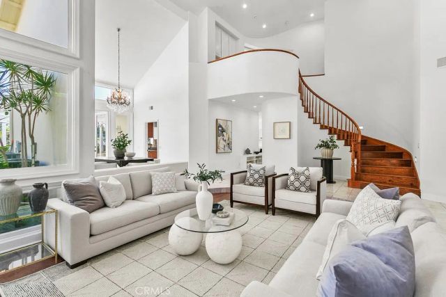 19 Harbor Pointe, Corona Del Mar, CA 92625