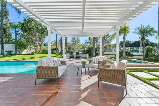 19 Harbor Pointe, Corona Del Mar, CA 92625