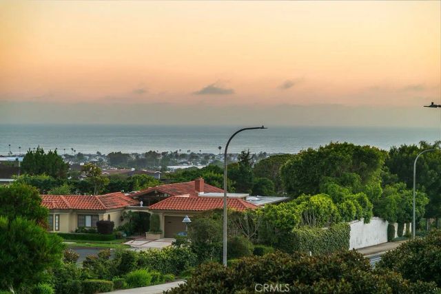 19 Harbor Pointe, Corona Del Mar, CA 92625